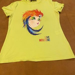 Love Moschino stretch T shirt , Lot of stretch, beautiful spring color.
